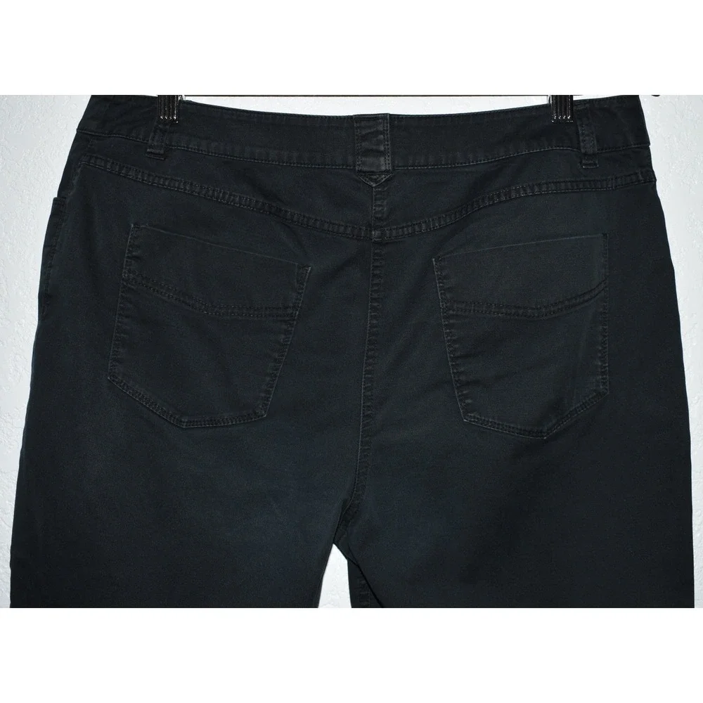 Chicos Black Bermuda Shorts Womens Size‎ 2 Short Cotton Stretch 5 Pocket Twill